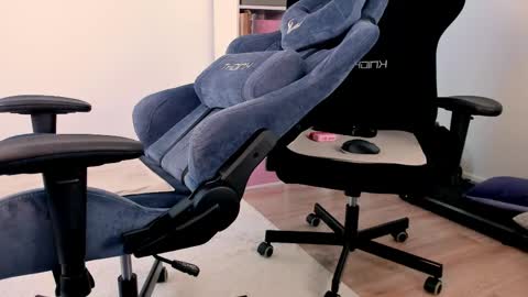 Nessie and Jessie online show from April 3, 9:16 am