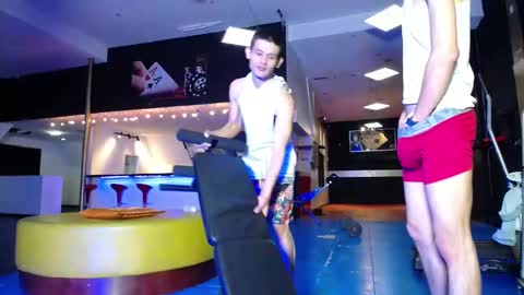 Snapshot of howents chatting on January 27, 3:04 am HOWENTS online show from January 27, 3:04 am