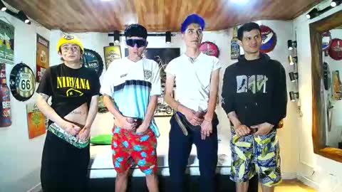 Snapshot of howents chatting on March 8, 3:17 am HOWENTS online show from March 8, 3:17 am