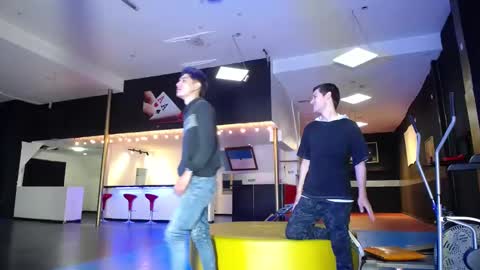 Snapshot of howents chatting on January 27, 12:01 am HOWENTS online show from January 27, 12:01 am