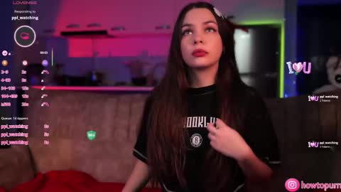 Mia online show from November 15, 4:41 pm