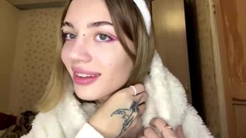 Chloe online show from December 3, 10:05 am