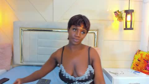 Snapshot of huddah_cam chatting on March 6, 5:22 pm huddah online show from March 6, 5:22 pm