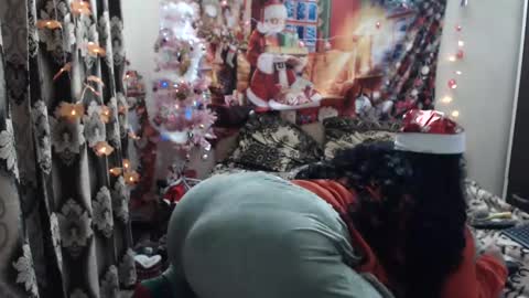 Snapshot of hugeassdevil chatting on December 28, 11:37 pm hugeassdevil online show from December 28, 11:37 pm