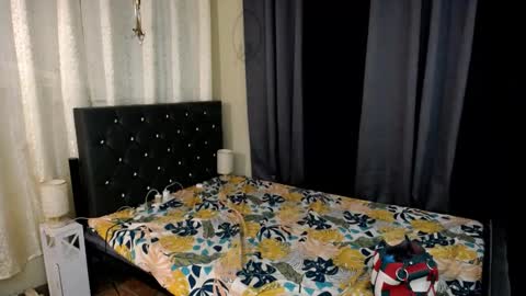 hugejuicyhotdog online show from December 1, 6:28 pm