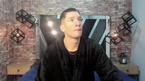 hunterheat_ online show from December 4, 12:05 pm