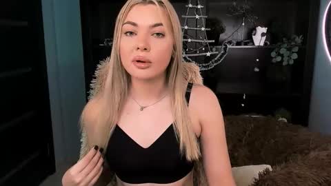 hyileyclark online show from December 14, 9:15 am