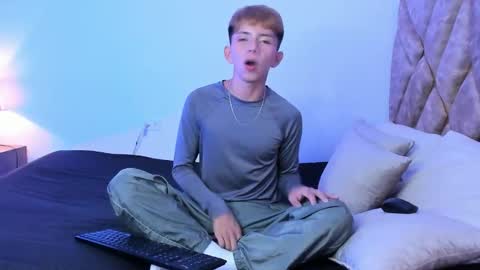 Son Hyunjin online show from December 21, 3:40 pm