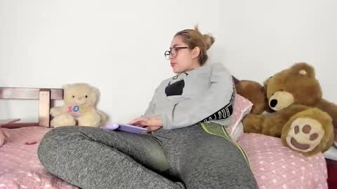 Hyun Joo online show from March 26, 11:10 pm