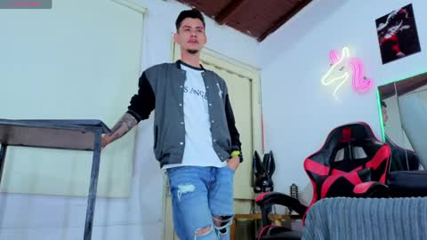 kelvis online show from April 20, 1:52 am