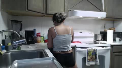 ShortStuff online show from December 18, 7:31 pm