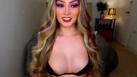 QUEEN SUSSIE BROWN online show from January 11, 3:45 am