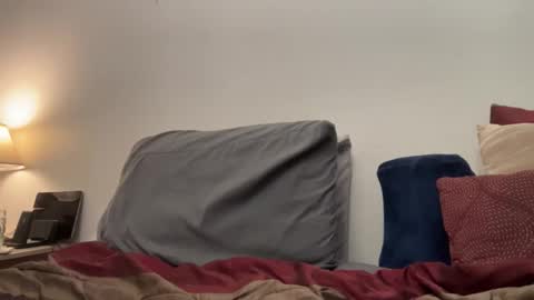 i o ro online show from February 19, 4:11 am