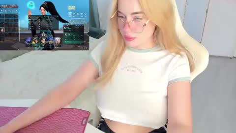 HiI am  EvaPVT is open  online show from June 19, 3:18 pm