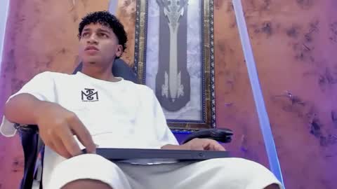 iaan_dalton_ online show from November 1, 11:53 am