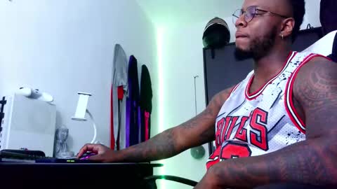 Mr H Independent model online show from September 22, 2:04 am