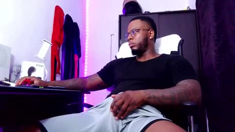 Mr H Independent model online show from September 16, 3:30 am