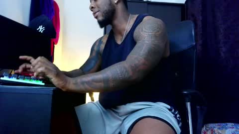 Mr H Independent model online show from March 30, 1:06 am