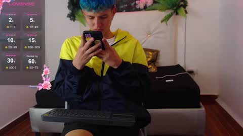 Snapshot of iam_lukas__ chatting on October 4, 2:53 am iam_lukas__ online show from October 4, 2:53 am