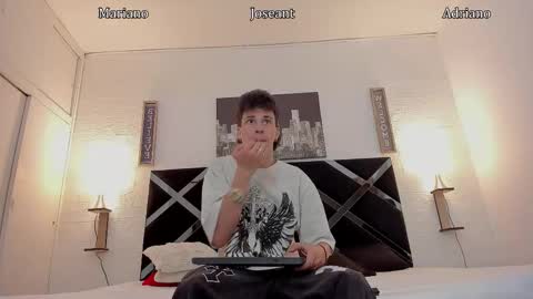 Snapshot of iammariano chatting on October 13, 2:35 am Mariano online show from October 13, 2:35 am