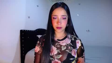 Snapshot of iamroxanne chatting on October 15, 3:32 am Camila online show from October 15, 3:32 am