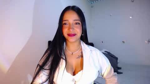 Snapshot of iamroxanne chatting on October 19, 4:17 am Camila online show from October 19, 4:17 am