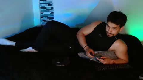 Ian Davis online show from December 5, 9:45 pm