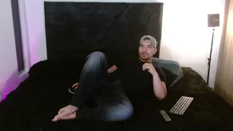 Ian Davis online show from July 26, 5:43 pm