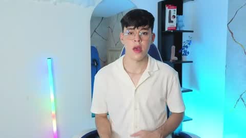 Ian  online show from June 11, 10:30 pm