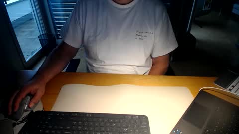 iandy12 online show from October 23, 8:05 am