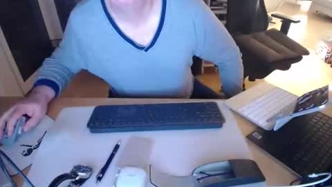 iandy12 online show from April 22, 9:44 pm