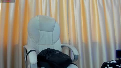 Snapshot of iangel_ chatting on October 6, 11:28 am ian online show from October 6, 11:28 am