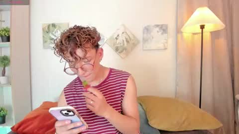 ian  online show from December 16, 6:20 am