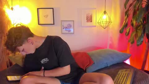 Snapshot of iangel_ chatting on October 10, 4:07 am ian online show from October 10, 4:07 am