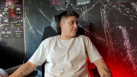 ian online show from October 25, 9:48 pm