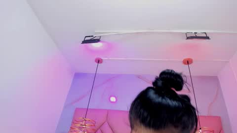 ibbie_ online show from February 18, 12:05 pm