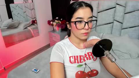Snapshot of ibbiebennett chatting on September 15, 11:22 am Ibbie Bennett online show from September 15, 11:22 am