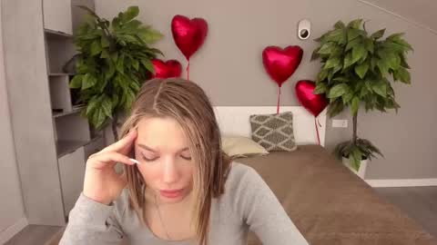 Danielle online show from February 20, 1:40 pm