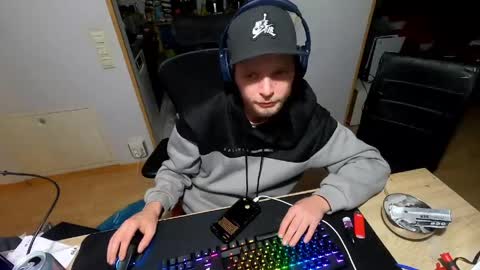 ich7722 online show from April 14, 2:04 am