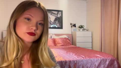 cassie online show from December 5, 2:22 am