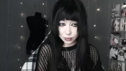 iiiiiiis online show from May 11, 12:50 am