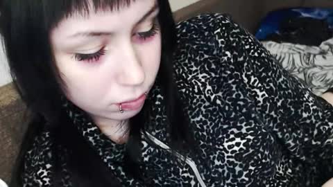 iiiiiiis online show from December 4, 2:44 am