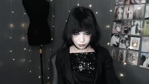 iiiiiiis online show from April 18, 12:01 am