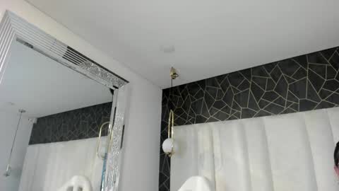 iim_emma online show from October 26, 3:40 am