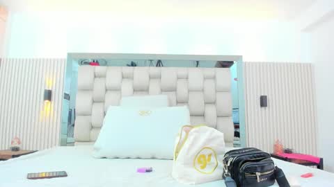 ikia lopez online show from December 22, 7:31 pm