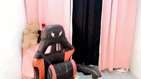 im_yourfairyannaxx online show from April 23, 12:18 am