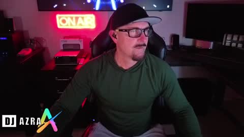 Snapshot of imdjazra chatting on February 7, 4:16 am DJ Azra online show from February 7, 4:16 am