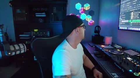 Snapshot of imdjazra chatting on October 14, 1:41 am DJ Azra online show from October 14, 1:41 am