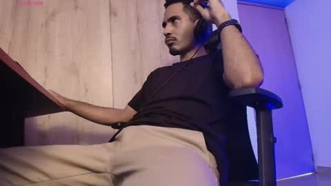 Daniel   thumb up me please its important Im new INDEPENDENT MODEL online show from April 18, 7:07 pm