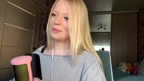 Lola online show from March 15, 1:25 pm